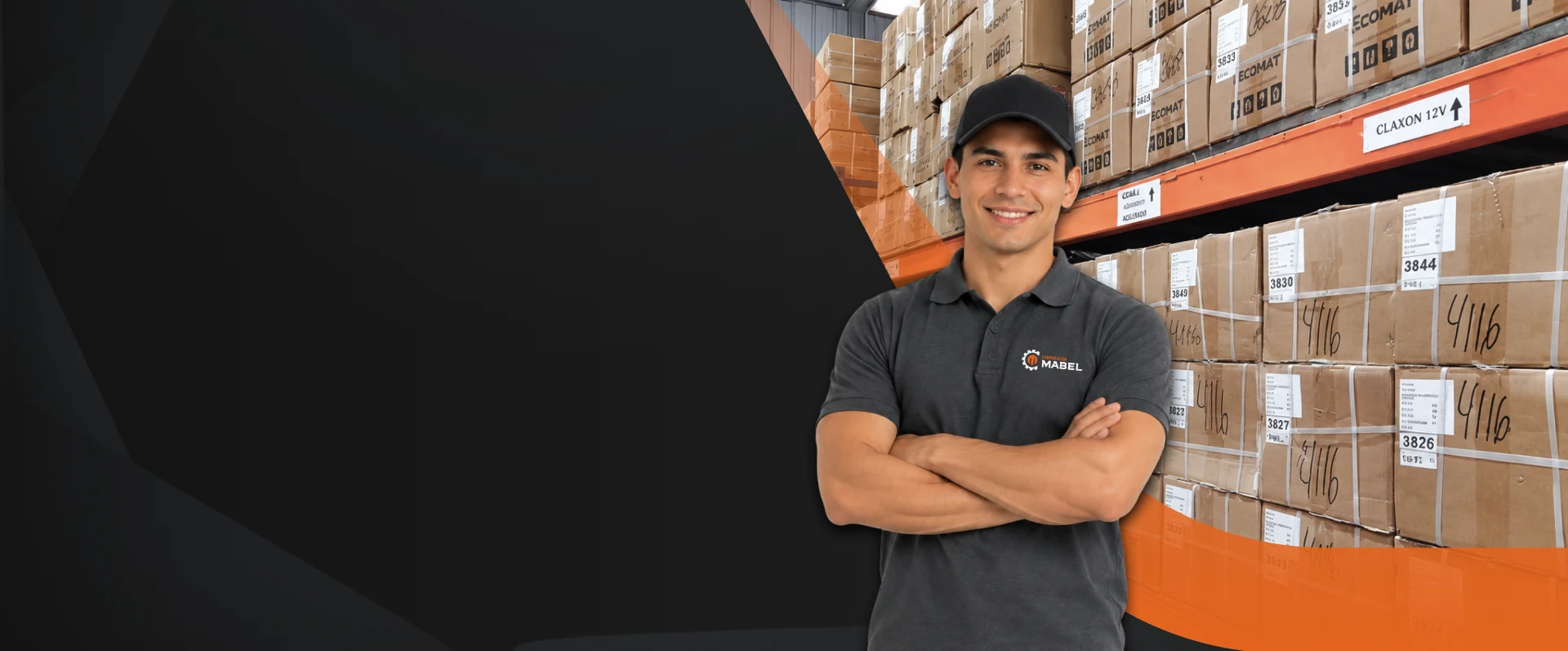 Colaborador de Corporación Mabel en almacén